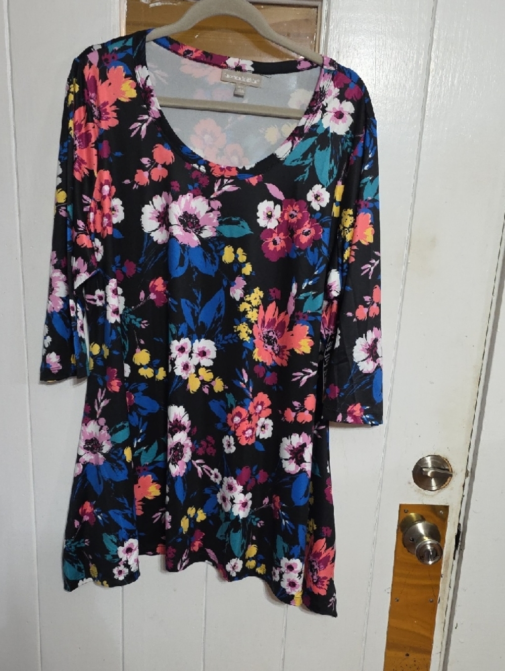 NWT Woman Within Black Colorful Floral Blouse Angled Hem Stretch Comfort 18/20